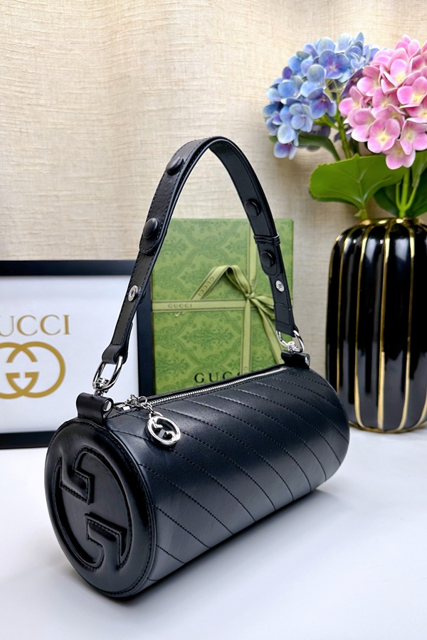 激安グッチバッグコピー背面デザイン